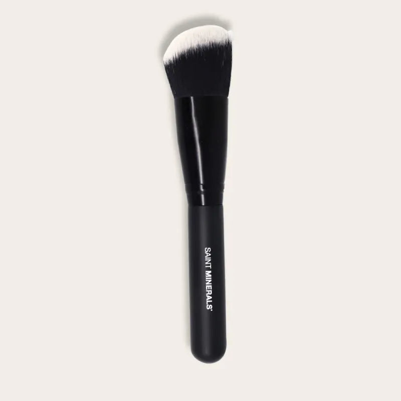 SAINT MINERALS Angled Contour Brush