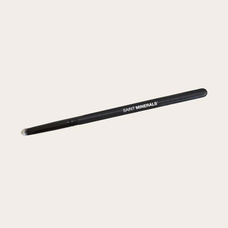 SAINT MINERALS Precision Smudge Brush