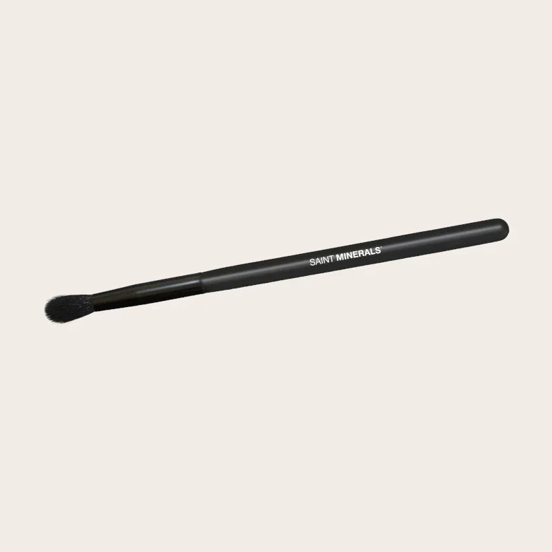 SAINT MINERALS Blending Crease Brush