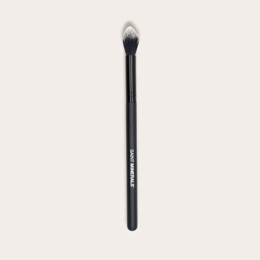 SAINT MINERALS Detail Highlighter Brush